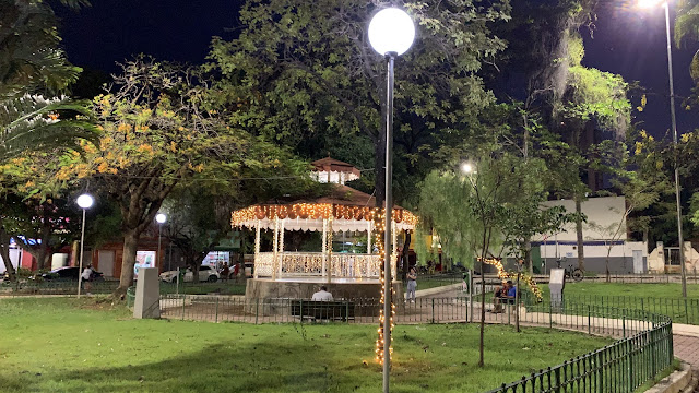 Montes-Claros-da-inicio-ao-circuito-Caminhos-de-Natal-com-decoracao-especial-atracoes-culturais-e-programacao-ate-janeiro Montes Claros dá início ao Natal com acendimento das luzes na Praça da Matriz